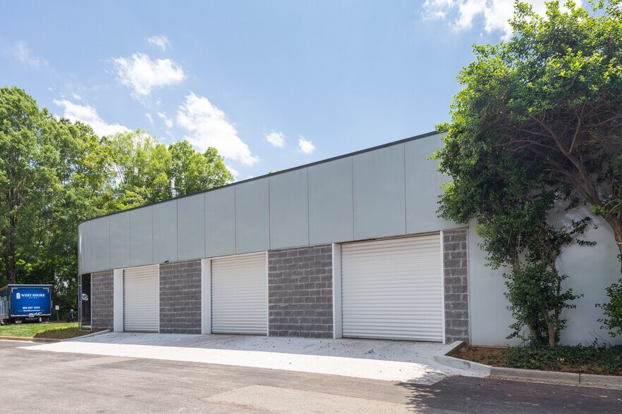 More Photos Of 425 Franklin Gateway SE, Marietta Unknown For Lease