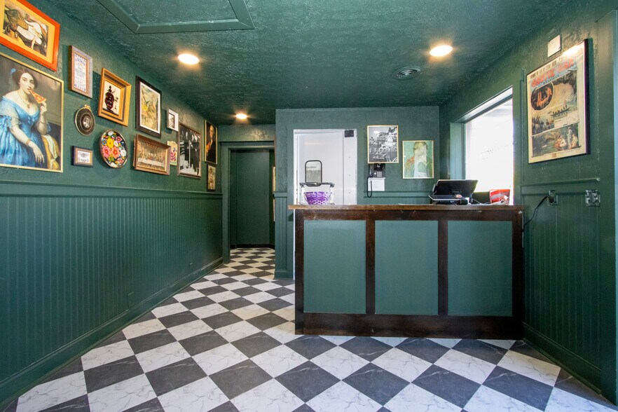 More Photos Of 1315 Cleveland Ave, Ashland General Retail For Sale