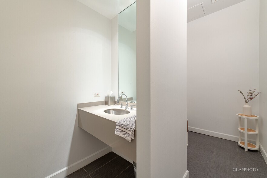 More Photos Of 1123 W Washington Blvd, Chicago Office For Lease