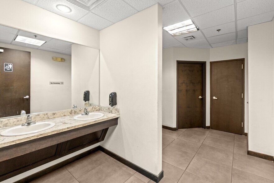 More Photos Of 12125 Jef dr, Laredo Industrial For Lease