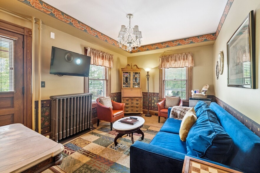 More Photos Of 41 Pleasant St, Woodstock Hospitality For Sale