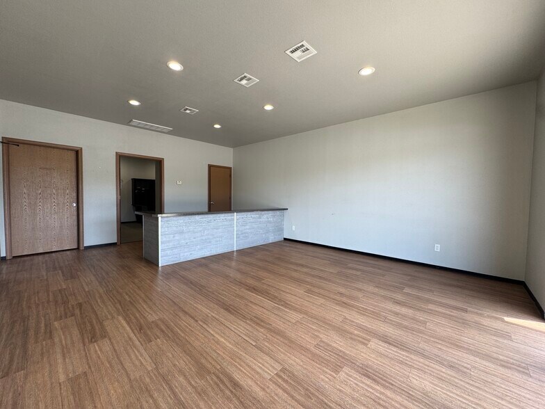 More Photos Of 165 Williams St, Tahlequah Industrial For Lease