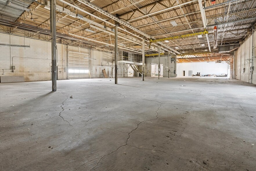 More Photos Of 211 Lee St, Saginaw Manufacturing For Sale