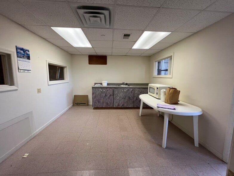 More Photos Of 3021-3023 Jericho Tpke, East Northport Storefront For Sale