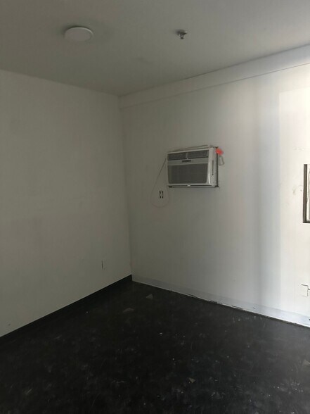 More Photos Of 214 N Goldenrod Rd, Orlando Light Manufacturing For Lease