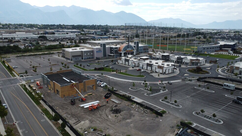 More Photos Of 634 N Mill Road, Vineyard Storefront Retail Office For Lease