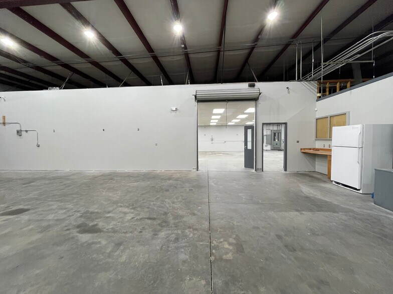 More Photos Of 750 N Price Rd, Sugar Hill Distribution For Lease
