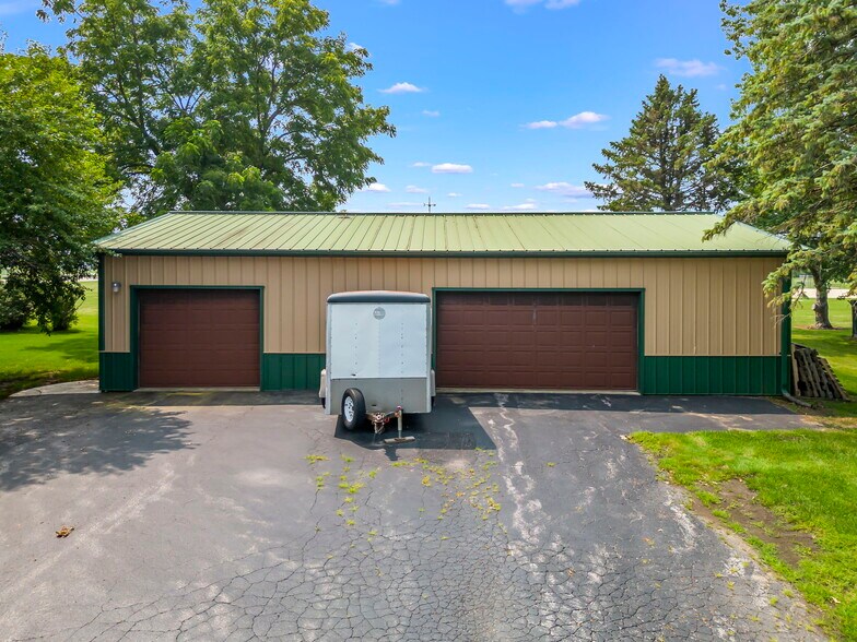 More Photos Of 1126 E State St, Sycamore Storefront Retail Residential For Sale