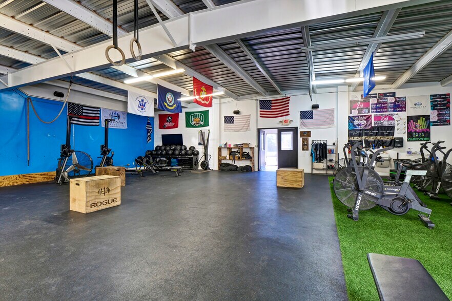 More Photos Of 1316 S 5th Ave, Wilmington Service For Sale