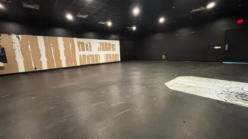 More Photos Of 4825 E 82nd St, Indianapolis Freestanding For Lease