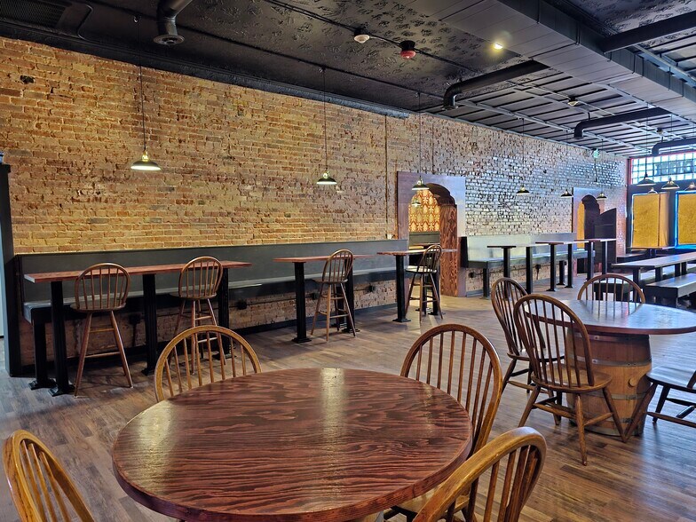 More Photos Of 1011 Front St, Evanston Restaurant For Lease