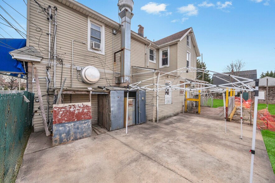 More Photos Of 307 Clinton St, Hempstead Storefront Retail Residential For Sale