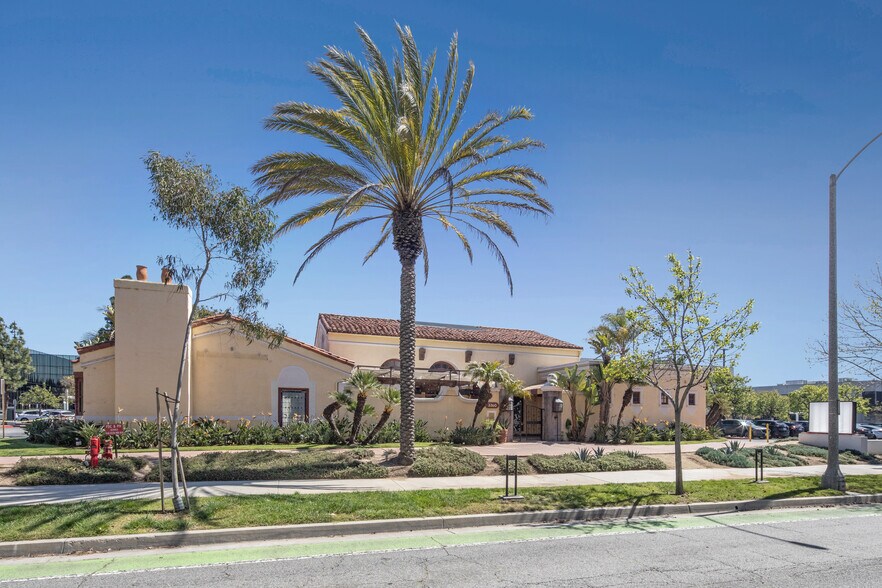 More Photos Of 3360 Ocean Park Blvd, Santa Monica Restaurant For Lease