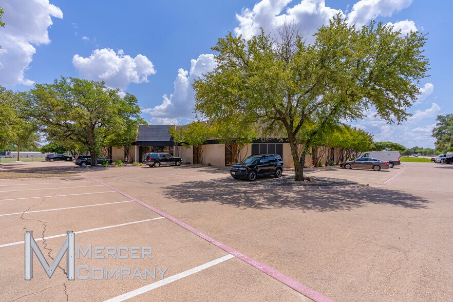 More Photos Of 400 Centre Park Blvd, DeSoto Light Manufacturing For Sale