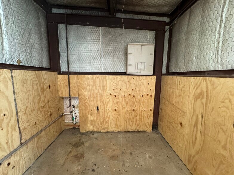 More Photos Of 9182 S US Highway 79, Palestine Service For Sale