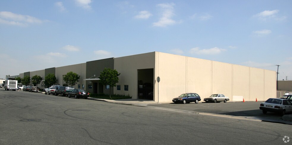 More Photos Of 15340-15362 Texaco Ave, Paramount Warehouse For Lease