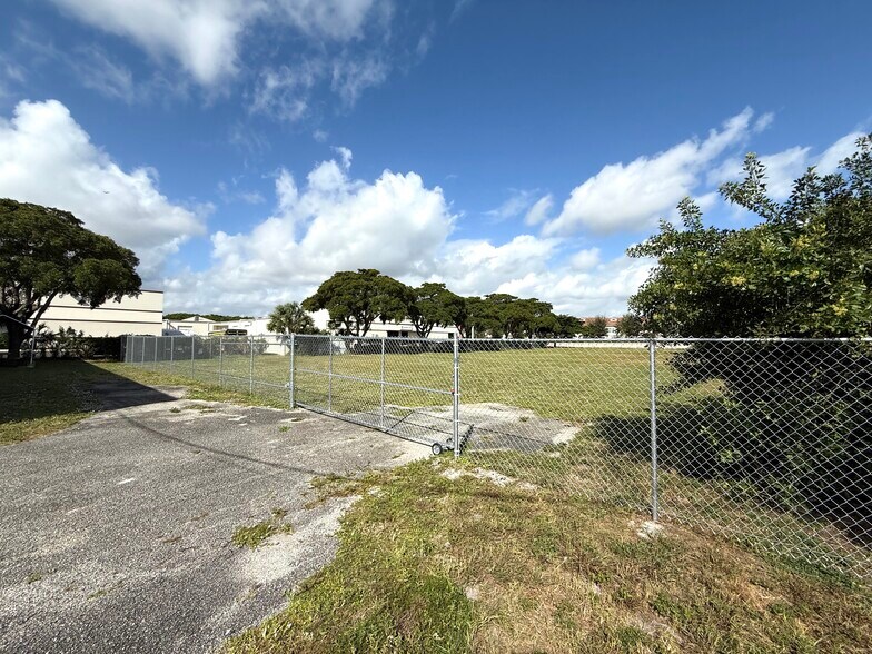 More Photos Of 1521 Neptune Drive Dr, Boynton Beach Land For Sale