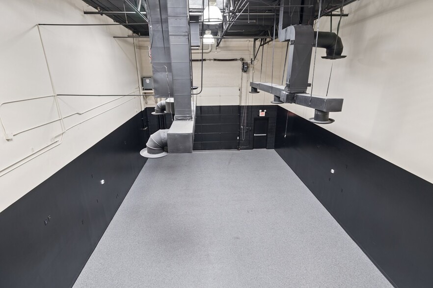 More Photos Of 9096 E Bahia Dr, Scottsdale Showroom For Lease