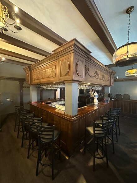 More Photos Of 4200 S Grand Blvd, Saint Louis Restaurant For Lease