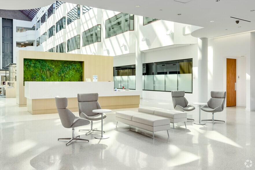 More Photos Of 381 Elden St, Herndon Office For Lease