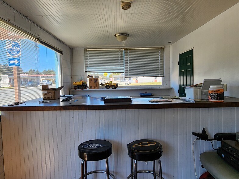 More Photos Of 1738 Oregon St, Port Orford Contractor Storage Yard For Sale