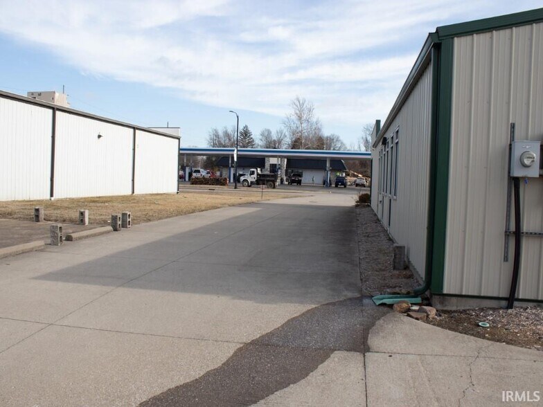 More Photos Of 2759 N Ford Rd, Vincennes Light Manufacturing For Sale