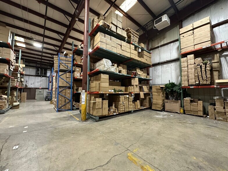 More Photos Of 2335 Union Rd, Cheektowaga Distribution For Lease