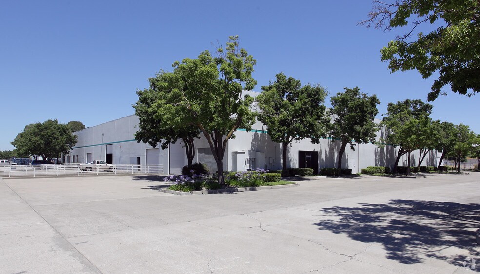 More Photos Of 3930 Seaport Blvd, West Sacramento Warehouse For Lease
