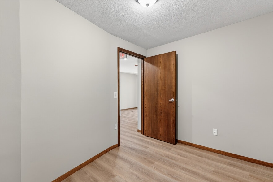 More Photos Of 407 Vermillion St, Hastings Office For Sale
