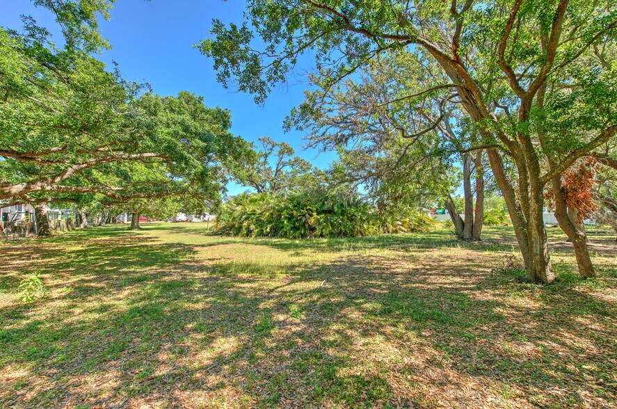 More Photos Of 5921 Causeway Blvd, Tampa Flex For Sale