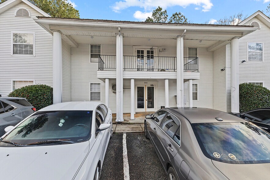 More Photos Of 170 Westwood Dr, Thomson Apartments For Sale