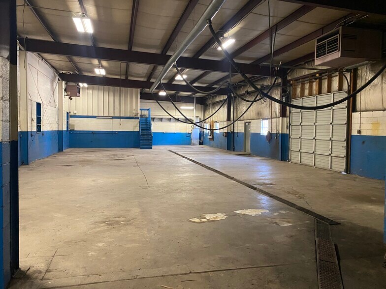 More Photos Of 2392 Wood Ave, Columbus Industrial For Lease