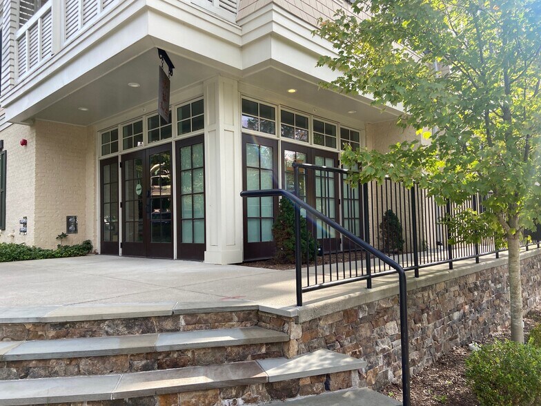 More Photos Of 901 Glyndon St SE, Vienna Office For Lease