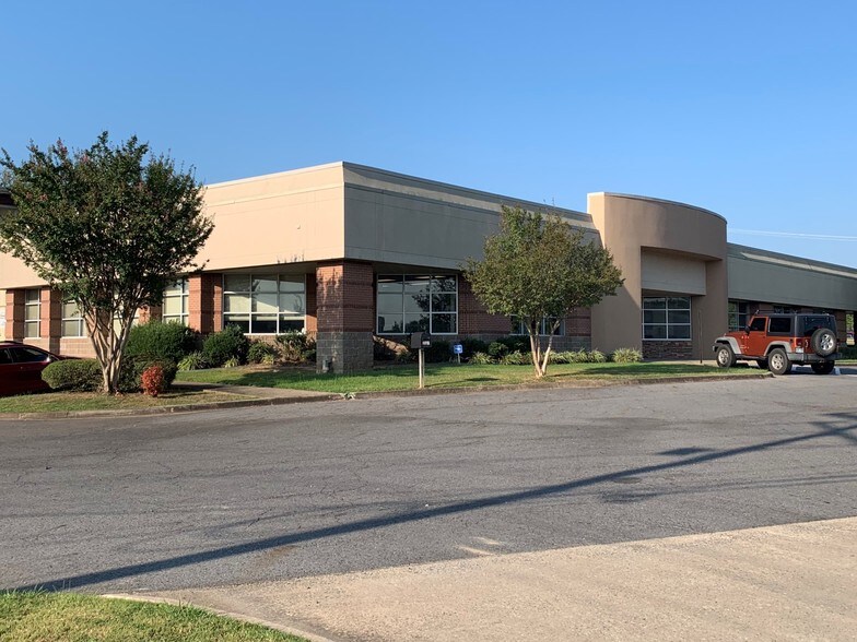 More Photos Of 9900 Maumelle Blvd, Maumelle Showroom For Sale