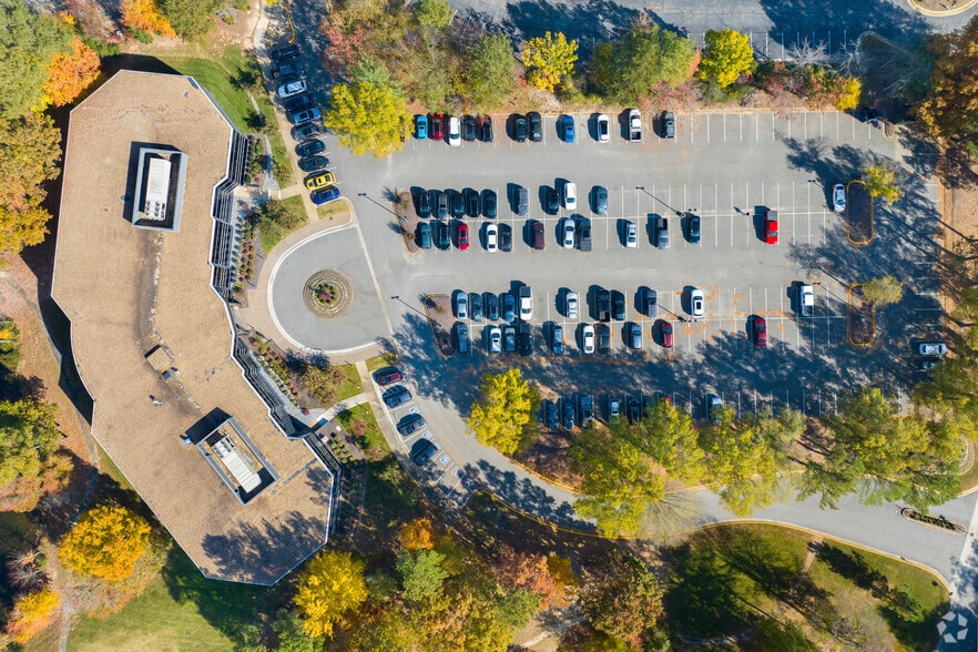 More Photos Of 2820 Waterford Lake Dr, Midlothian Office For Lease