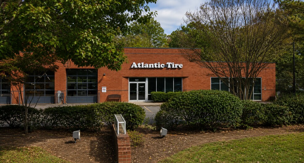 More Photos Of 1376-1380 NW Maynard Rd, Cary Auto Repair For Sale