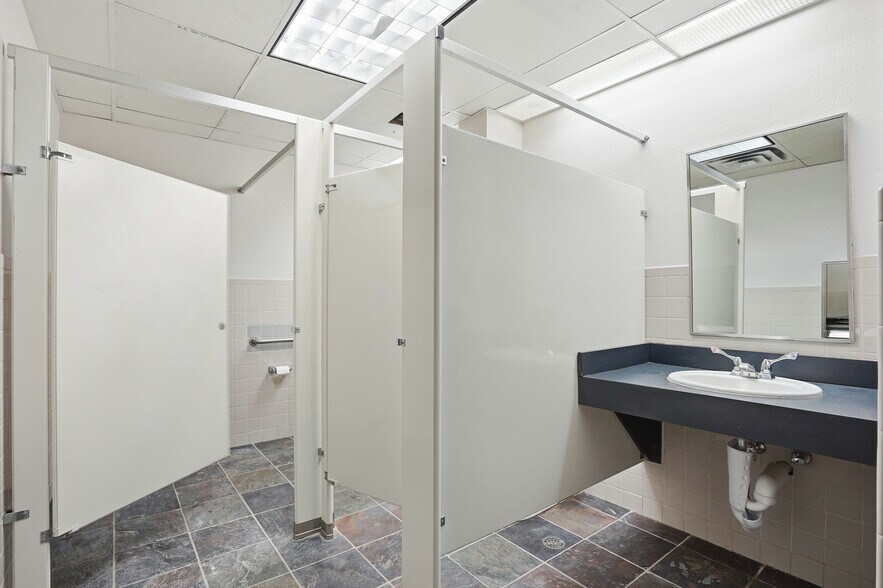 More Photos Of 6211 Colleyville Blvd, Colleyville Medical For Lease