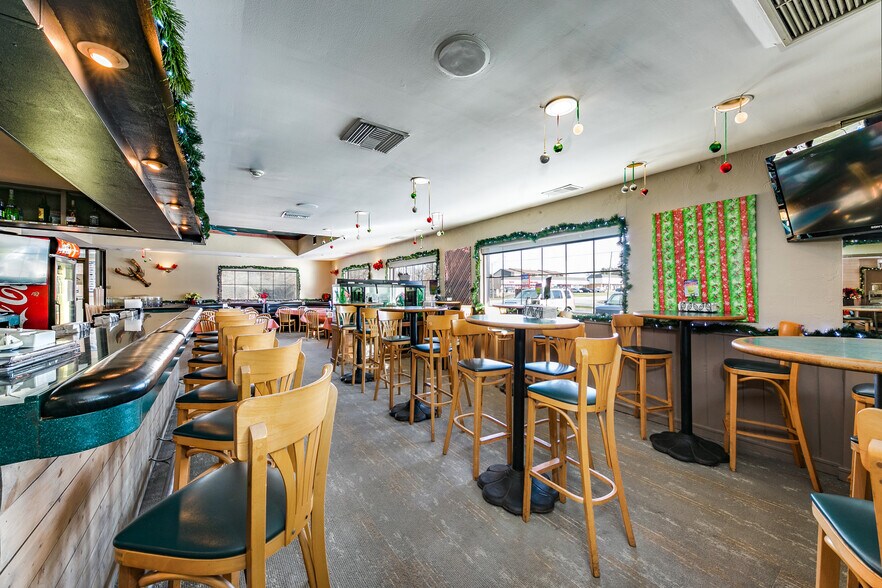 More Photos Of 3011 Ogden Ave, Lisle Restaurant For Sale