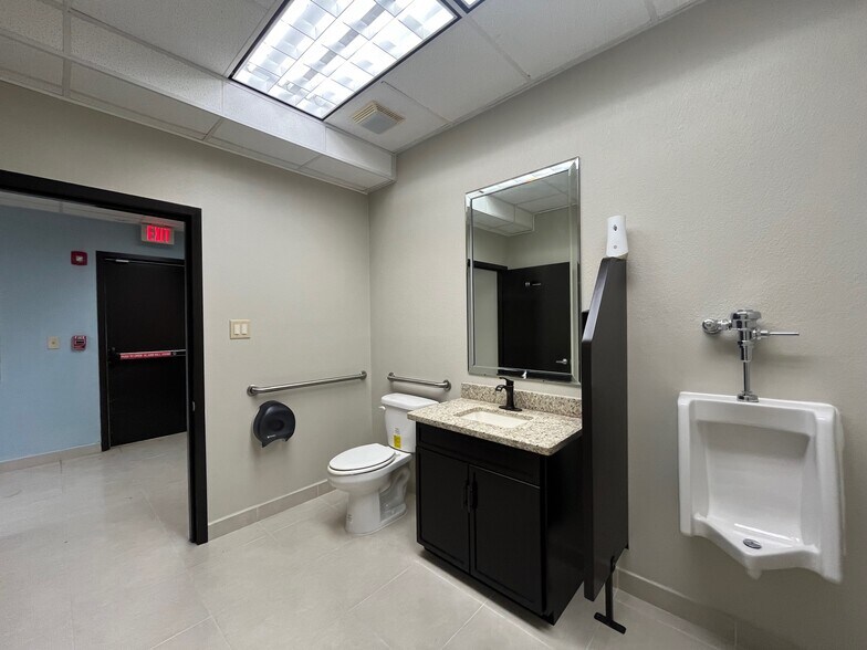 More Photos Of 8917 Molly, Laredo Office For Sale