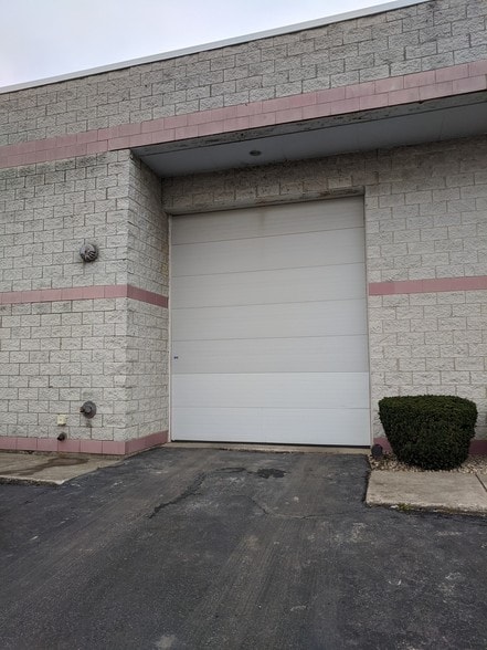 More Photos Of 12549 Holiday Dr, Alsip Warehouse For Lease