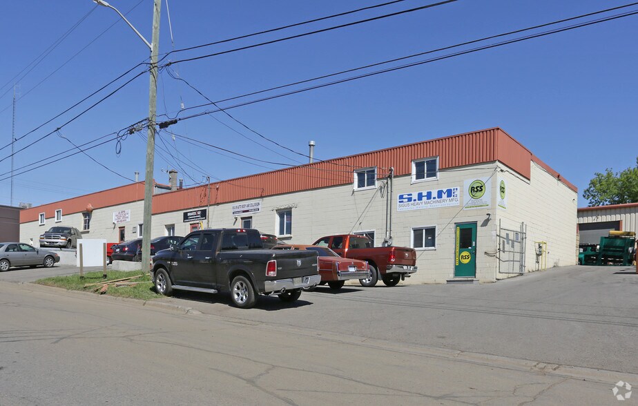 Primary Photo Of 1019 Nelson St, Oshawa Service For Lease