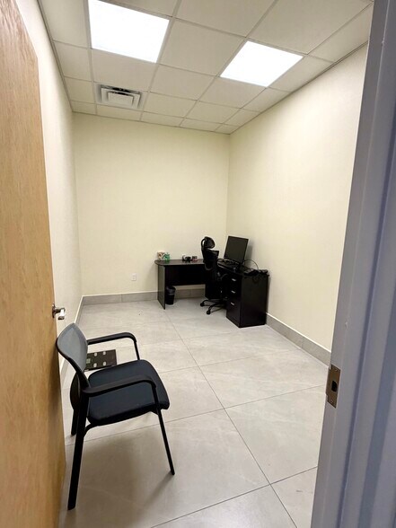 More Photos Of 1300 City View Ctr, Oviedo Office For Lease