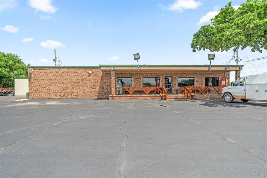 More Photos Of 7017 NW 39th Expy, Bethany Auto Dealership For Sale