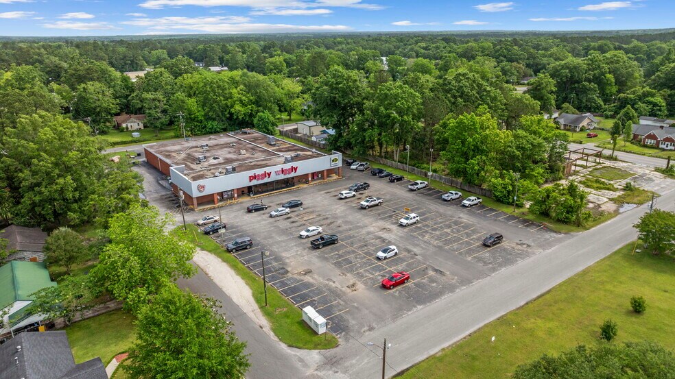More Photos Of 15 W Ashland St, Andrews Supermarket For Sale
