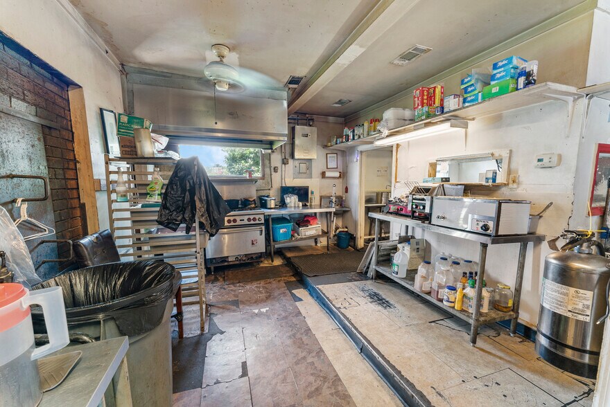 More Photos Of 4118 Augusta Rd, Savannah Freestanding For Sale