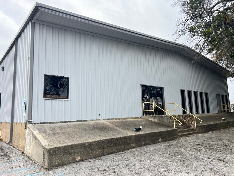 Primary Photo Of 1020 Shady Oaks Dr, Denton Warehouse For Lease