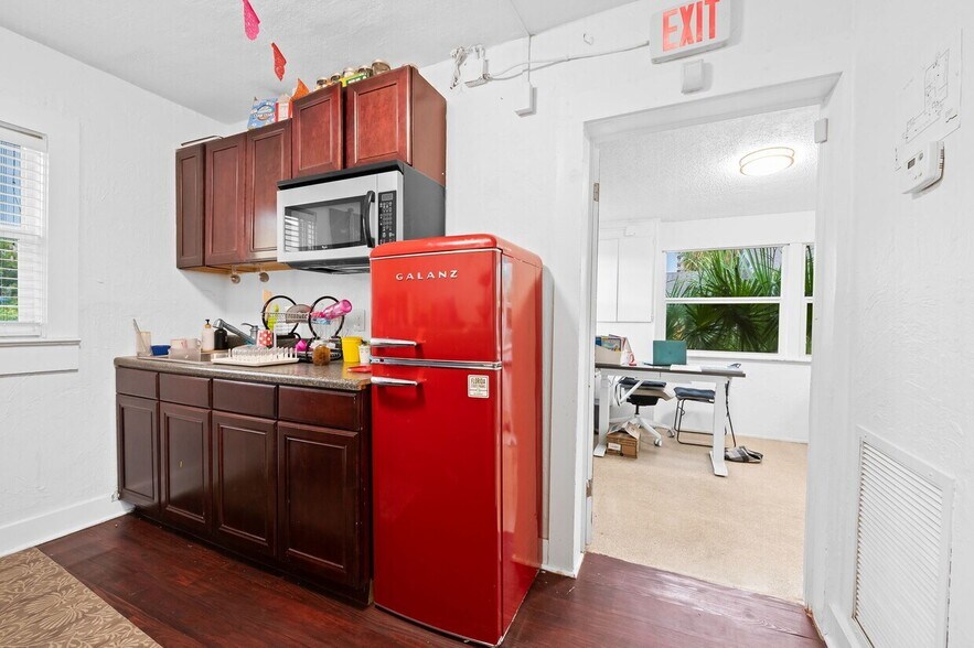 More Photos Of , Fort Lauderdale General Retail For Sale