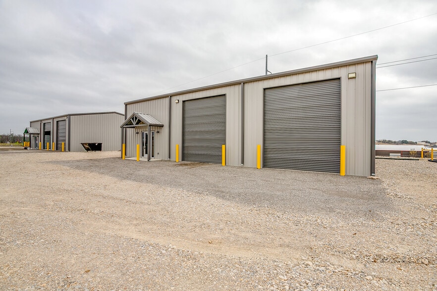 More Photos Of 113 Bennett Hills dr, Weatherford Warehouse For Sale