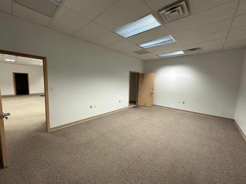 More Photos Of 2139 E Primrose St, Springfield Office For Lease