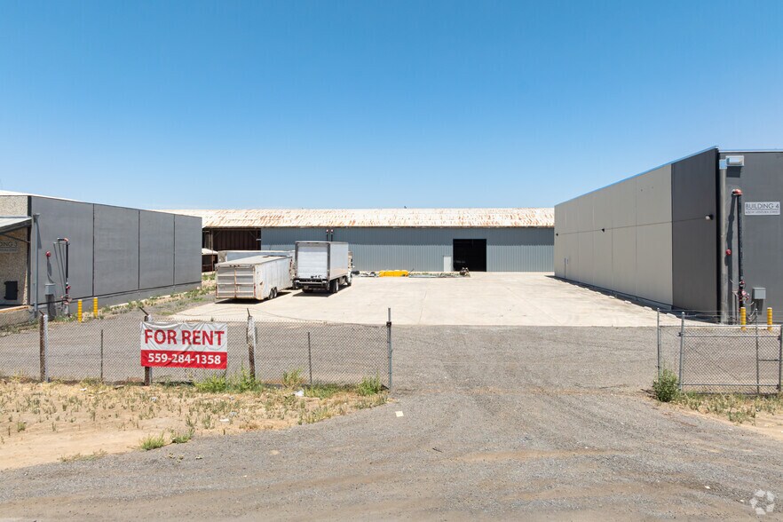 More Photos Of 430 W Ventura St, Dinuba Warehouse For Lease